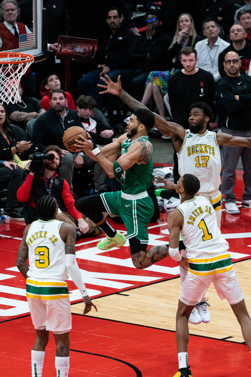 开云体育登入-转折点！波士顿凯尔特人迎来里程碑，NBA常规赛赛后攻防权衡，媒体盛赞，更衣室氛围转暖